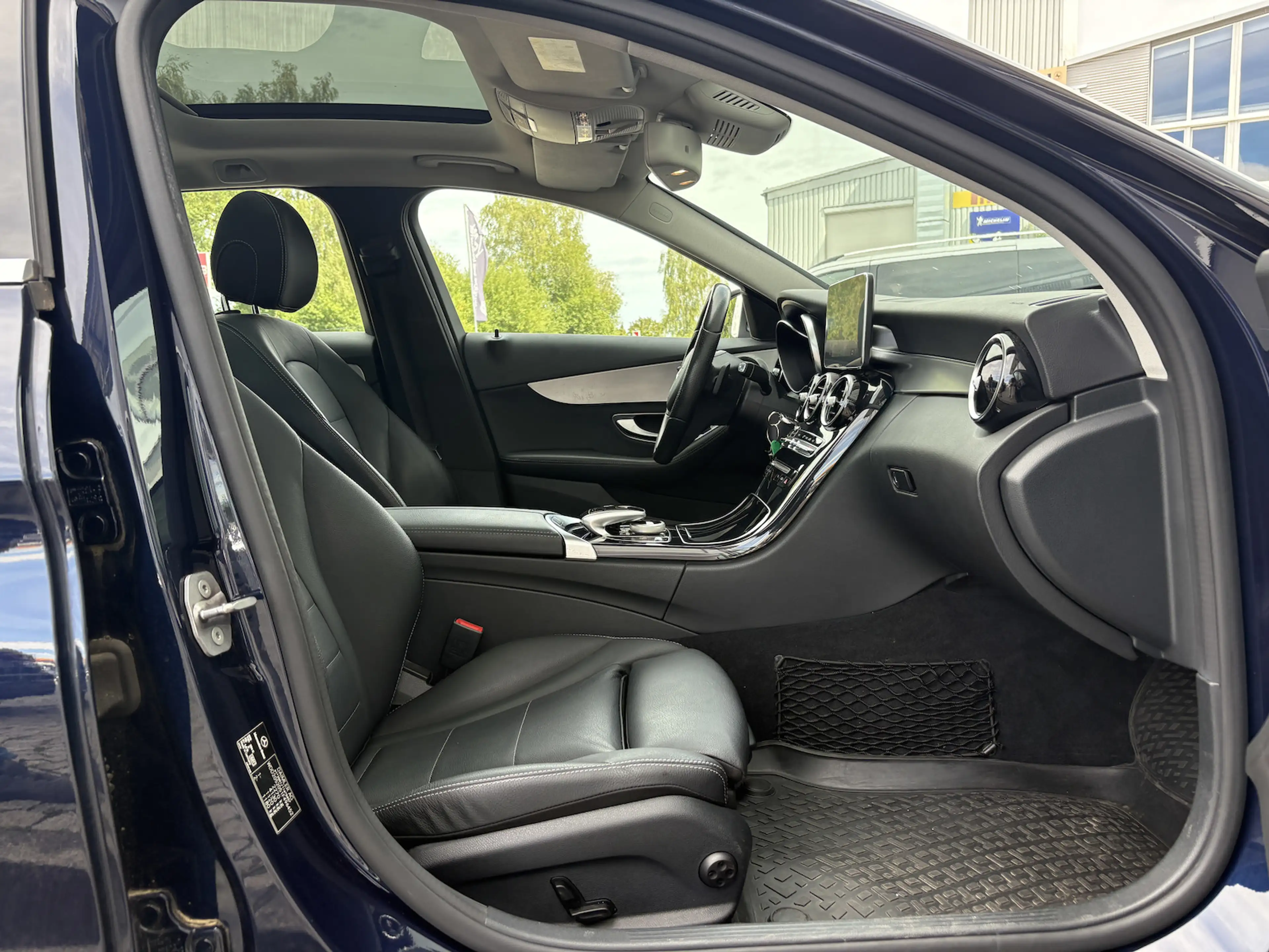 Mercedes-Benz C 220 d 4Matic KAMERA/NAVI/PANO/SITZHEIZUNG/AHK — photo 12