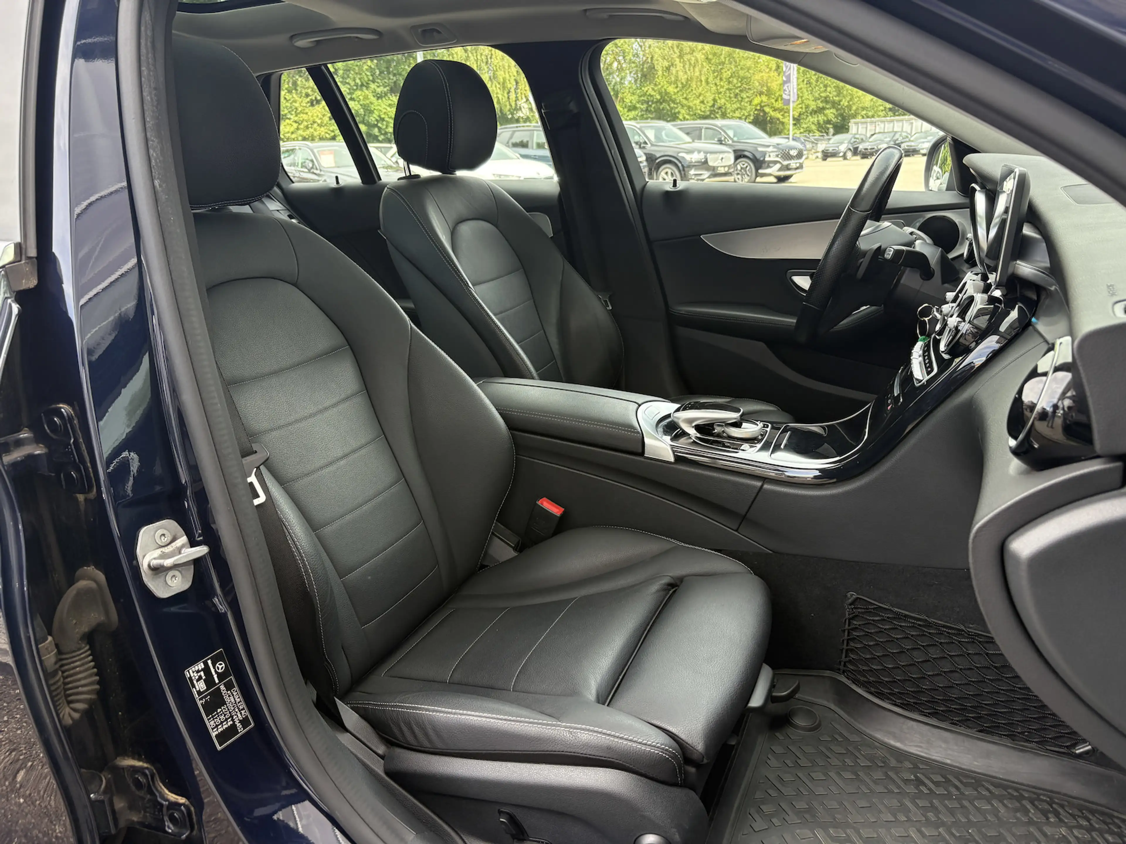 Mercedes-Benz C 220 d 4Matic KAMERA/NAVI/PANO/SITZHEIZUNG/AHK — photo 13