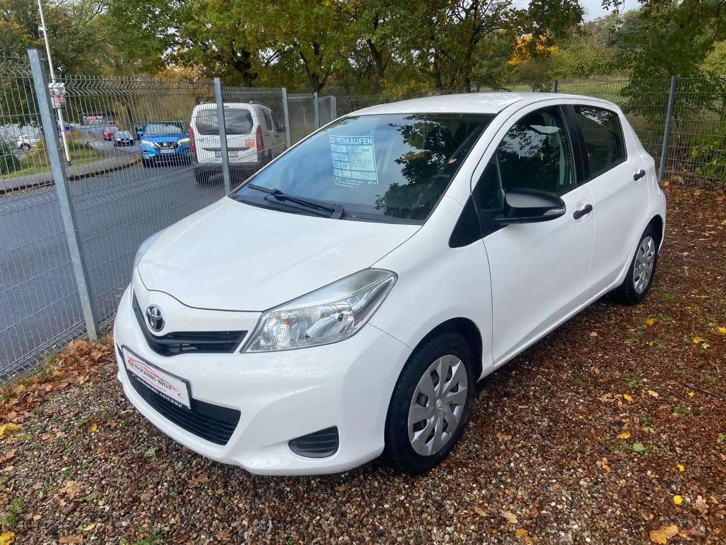 Toyota Yaris 1,0-l-Dual-VVT-i Trend Weiß - 2