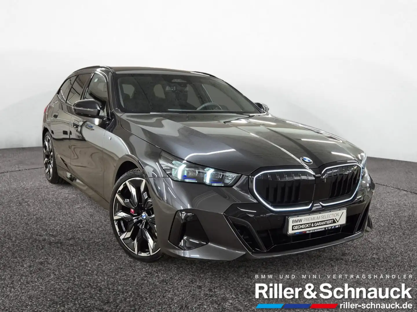 BMW 520 i Touring M Sport Pro 21ZOLL+AHK+PANO+B&W Grau - 2