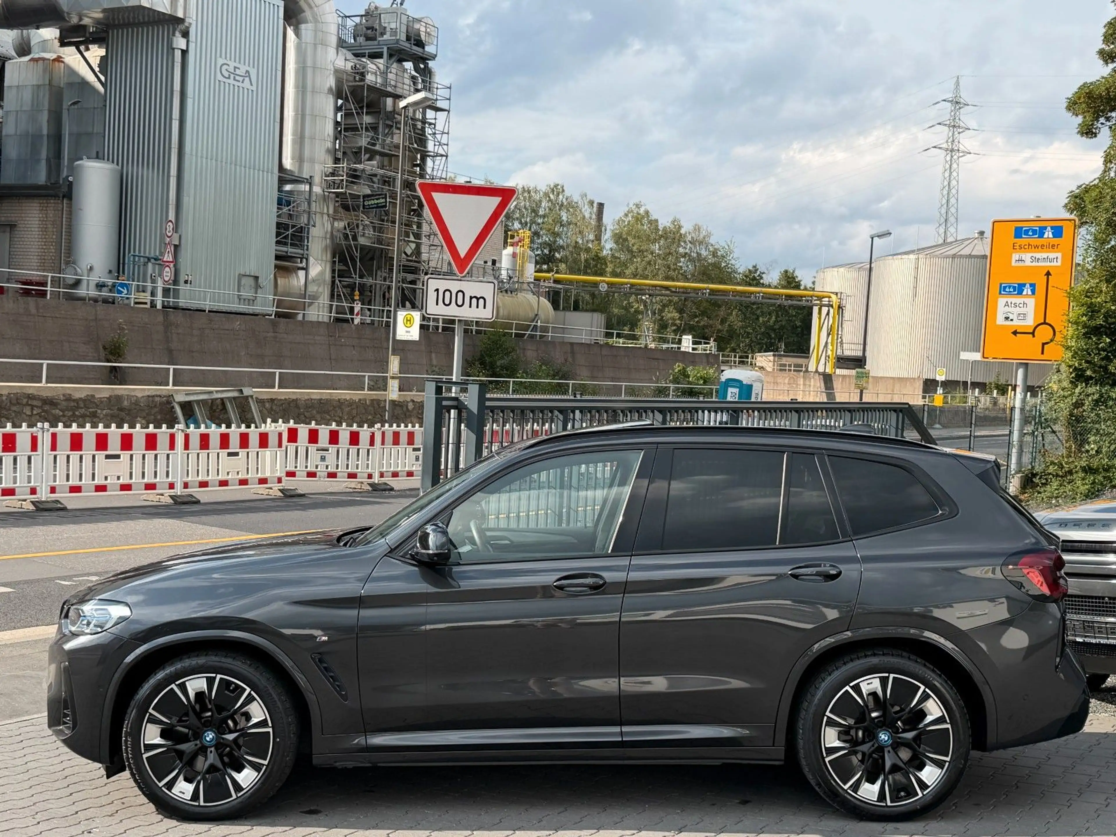 BMW iX3 Impressive 1 Hand - Laser - M Sportpaket /// — photo 11