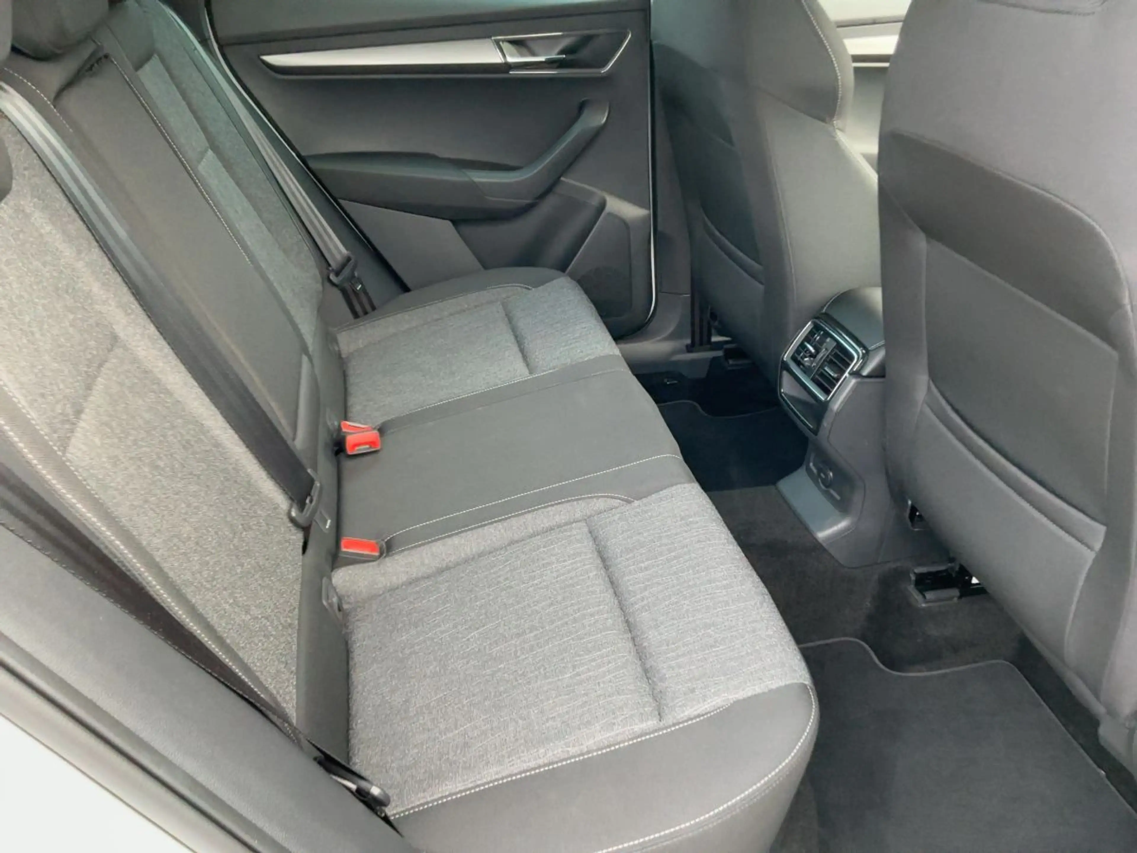 Skoda Karoq 2.0 TDI DSG 4x4 STYLE LED+ACC+STDHZG+AHK — photo 13