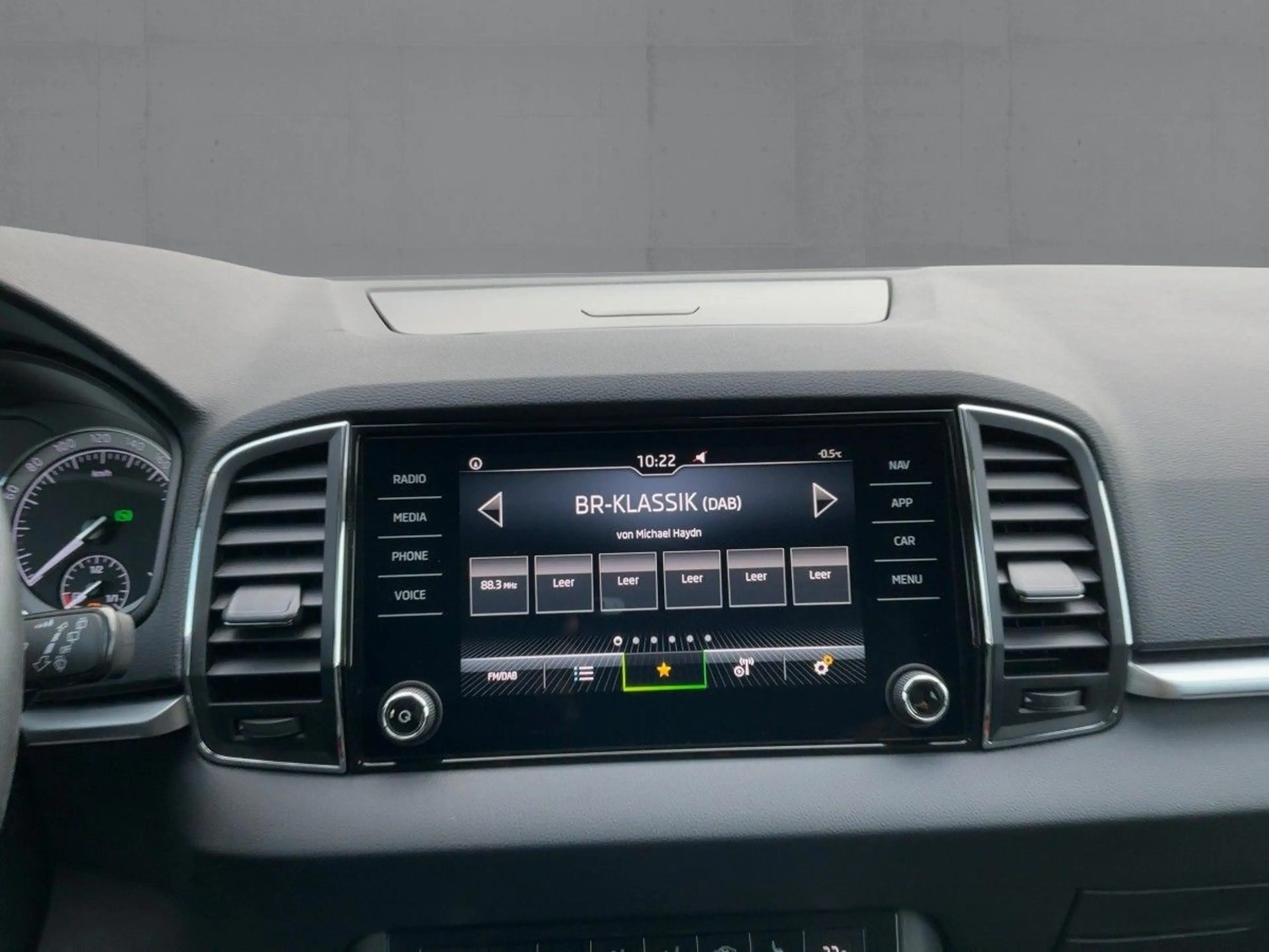 Skoda Karoq 2.0 TDI DSG 4x4 STYLE LED+ACC+STDHZG+AHK — photo 11