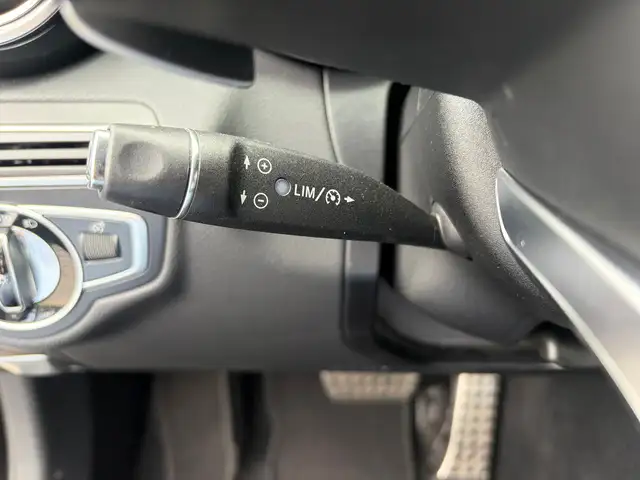 Mercedes-Benz C-Class view 11