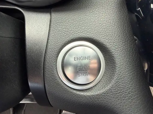 Mercedes-Benz C-Class view 12