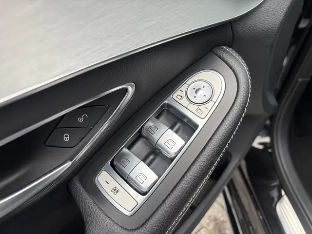 Mercedes-Benz C-Class view 8
