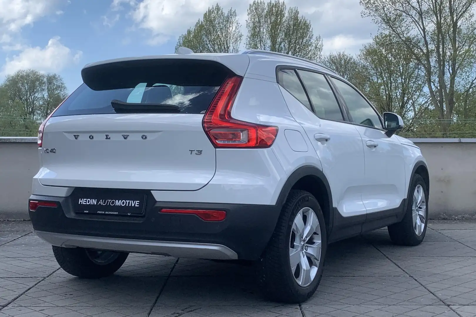Volvo XC40 1.5 T3 Momentum Pro | Stoelverwarming | Parkeersen Wit - 2