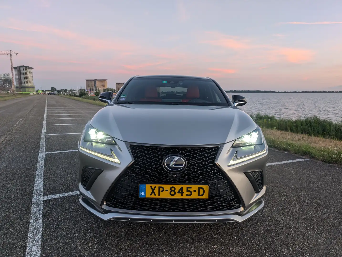 Lexus NX 300h F Sport | Panoramadak | HUD | 360 | Garantie Grijs - 2