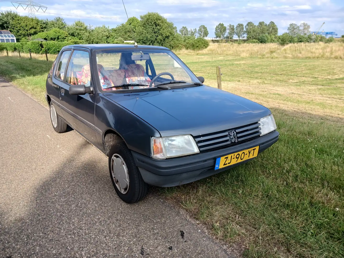 Peugeot 205 accent Gris - 2