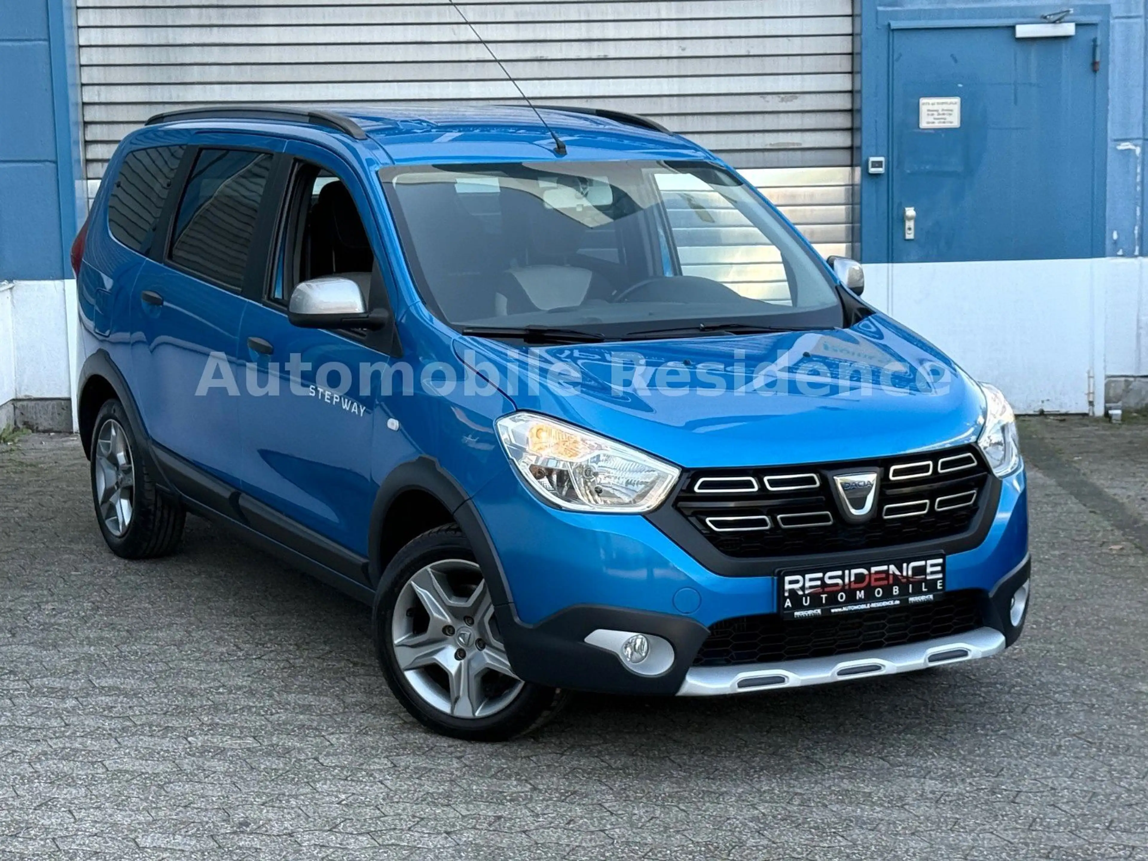 Dacia Lodgy Stepway 1.2*7SITZ*NAVISHZ*TEMP*PDC*1VB*TOP