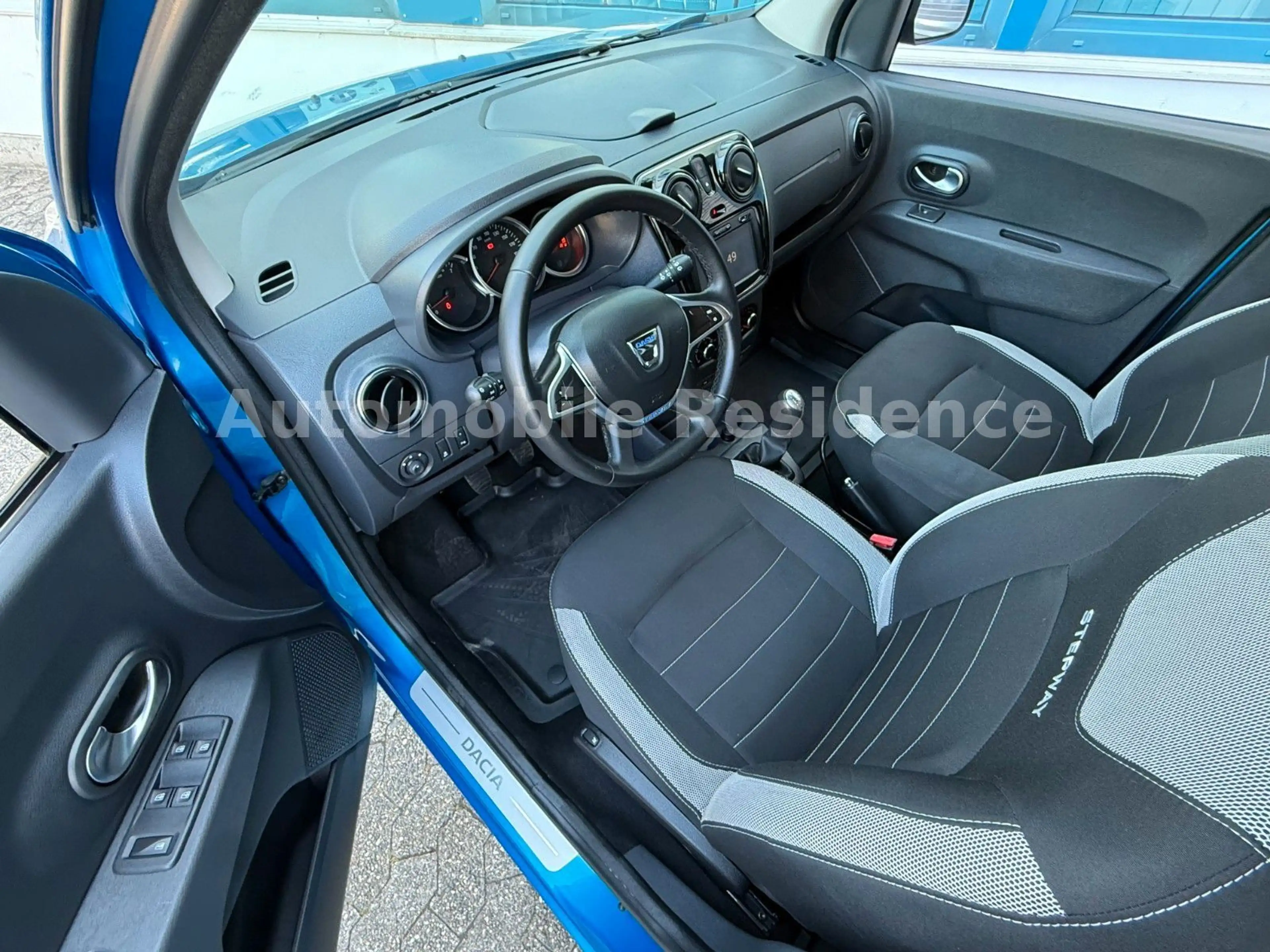 Dacia Lodgy Stepway 1.2*7SITZ*NAVISHZ*TEMP*PDC*1VB*TOP — photo 6