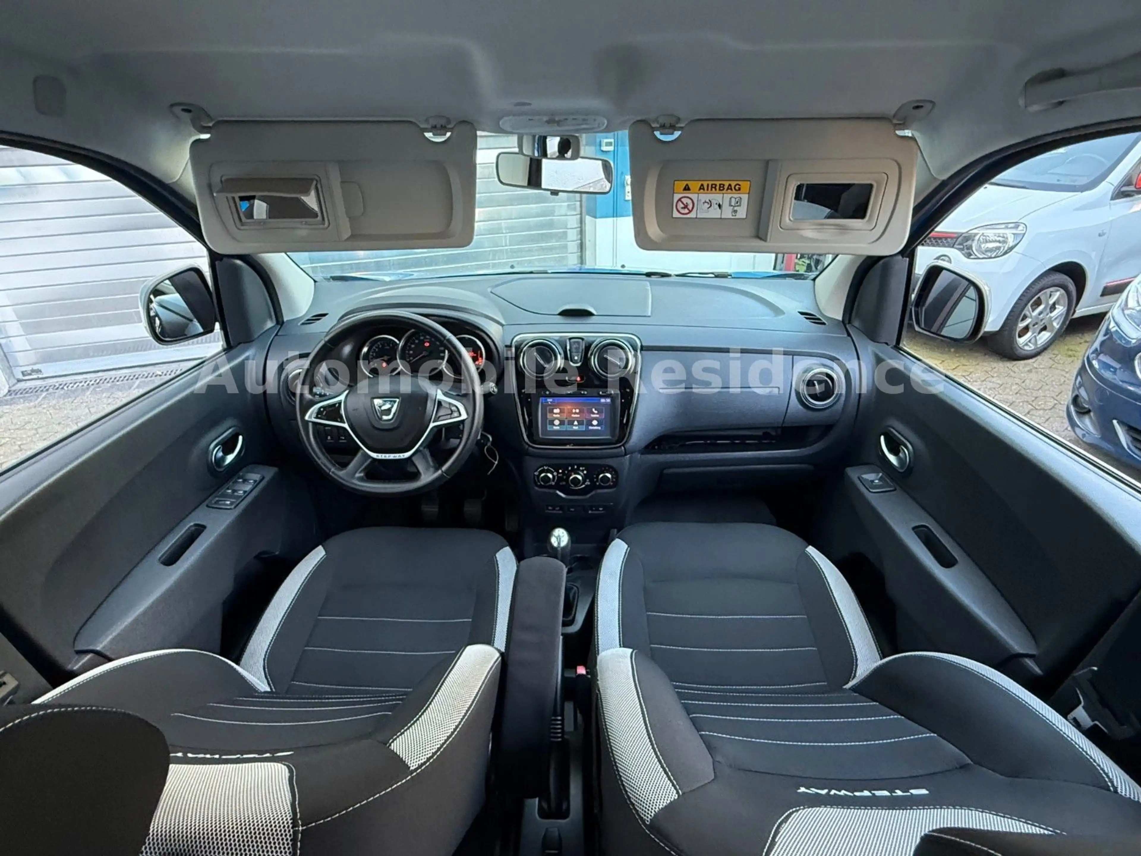 Dacia Lodgy Stepway 1.2*7SITZ*NAVISHZ*TEMP*PDC*1VB*TOP — photo 5