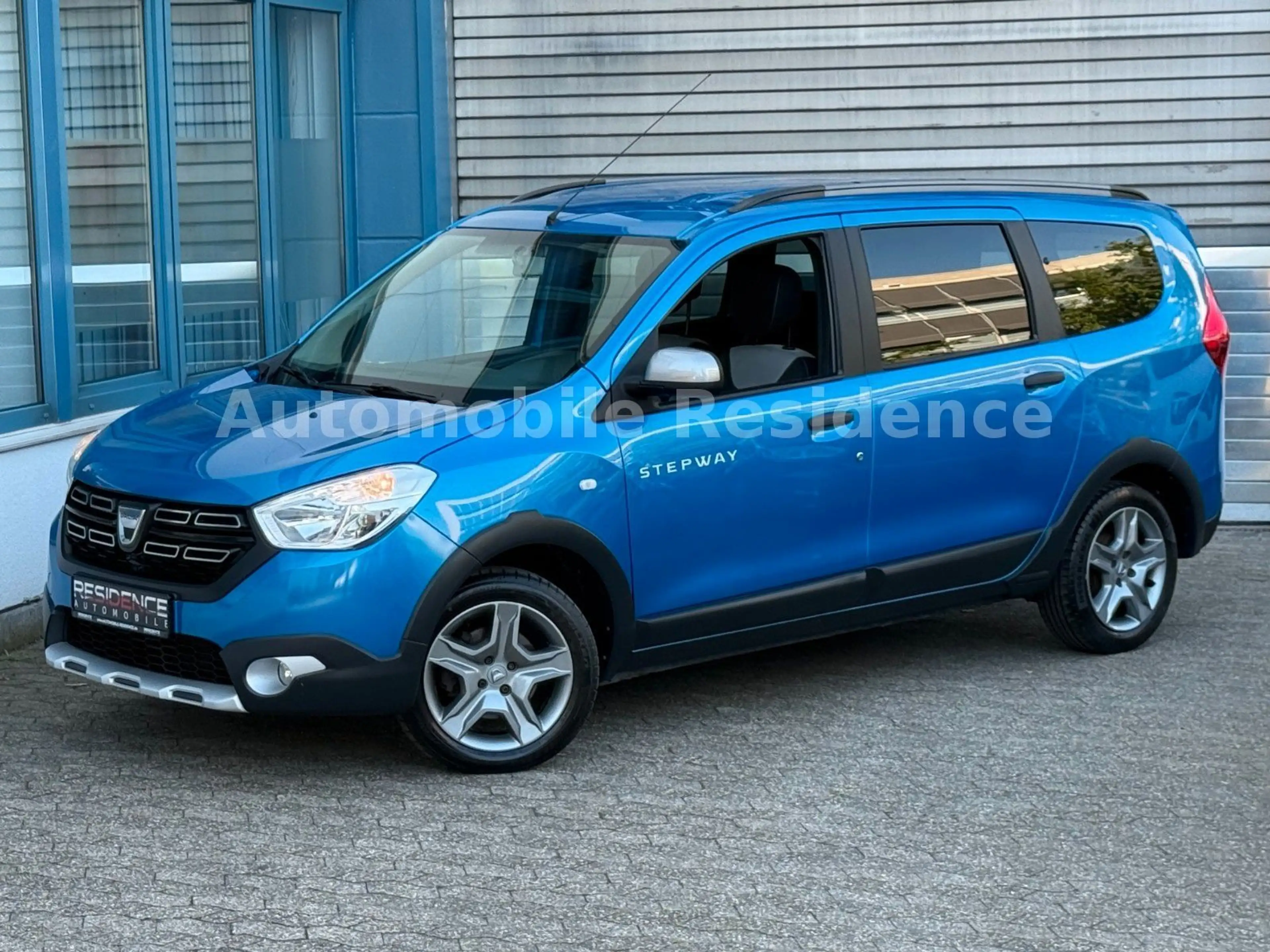 Dacia Lodgy Stepway 1.2*7SITZ*NAVISHZ*TEMP*PDC*1VB*TOP — photo 2