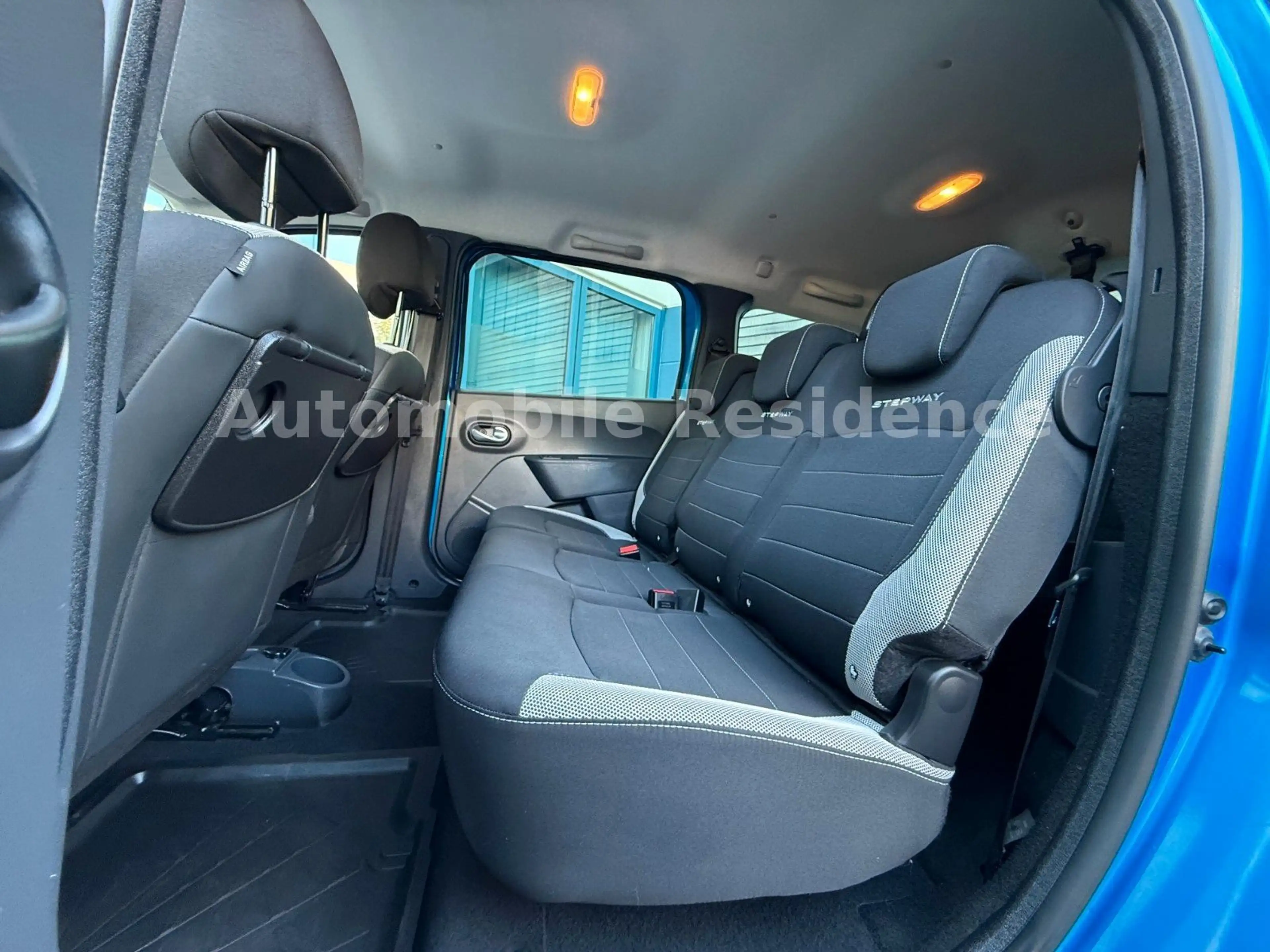 Dacia Lodgy Stepway 1.2*7SITZ*NAVISHZ*TEMP*PDC*1VB*TOP — photo 8