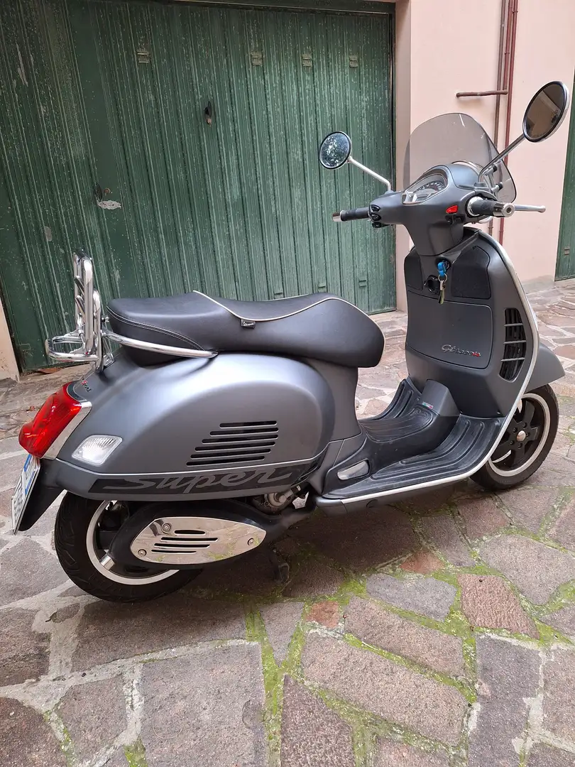 Vespa GTS Super 300 Szürke - 2