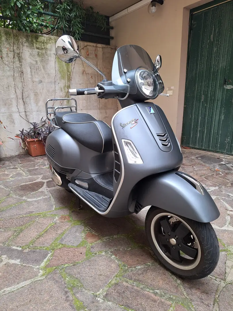 Vespa GTS Super 300 Szürke - 1