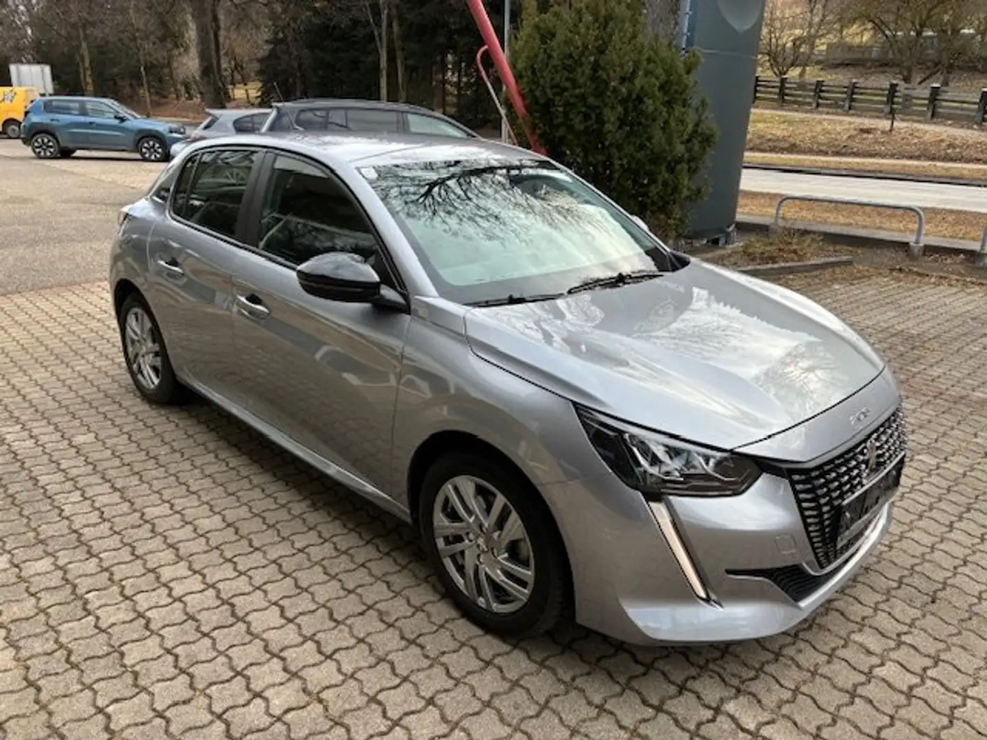 Peugeot 208 Active PureTech EAT8 Aut. *13.000 KM*TOP ZUSTAND* Grau - 1