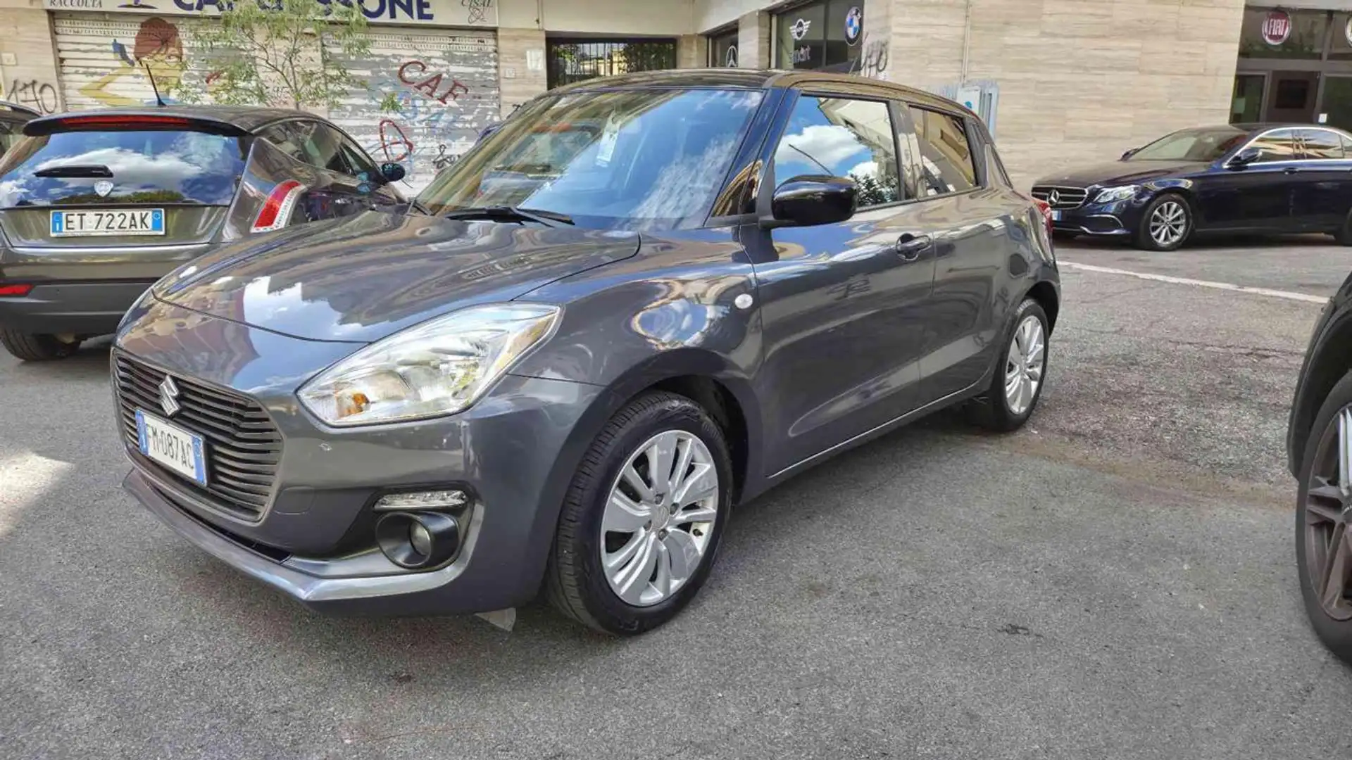 Suzuki Swift 1.2 Dualjet Cool Gris - 2