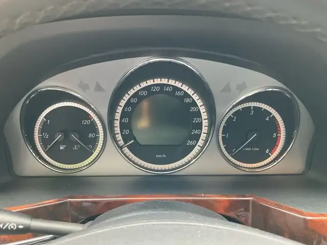 Mercedes-Benz GLK view 7