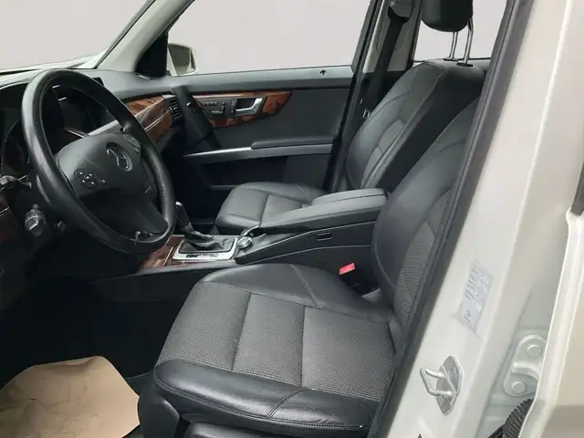 Mercedes-Benz GLK view 4