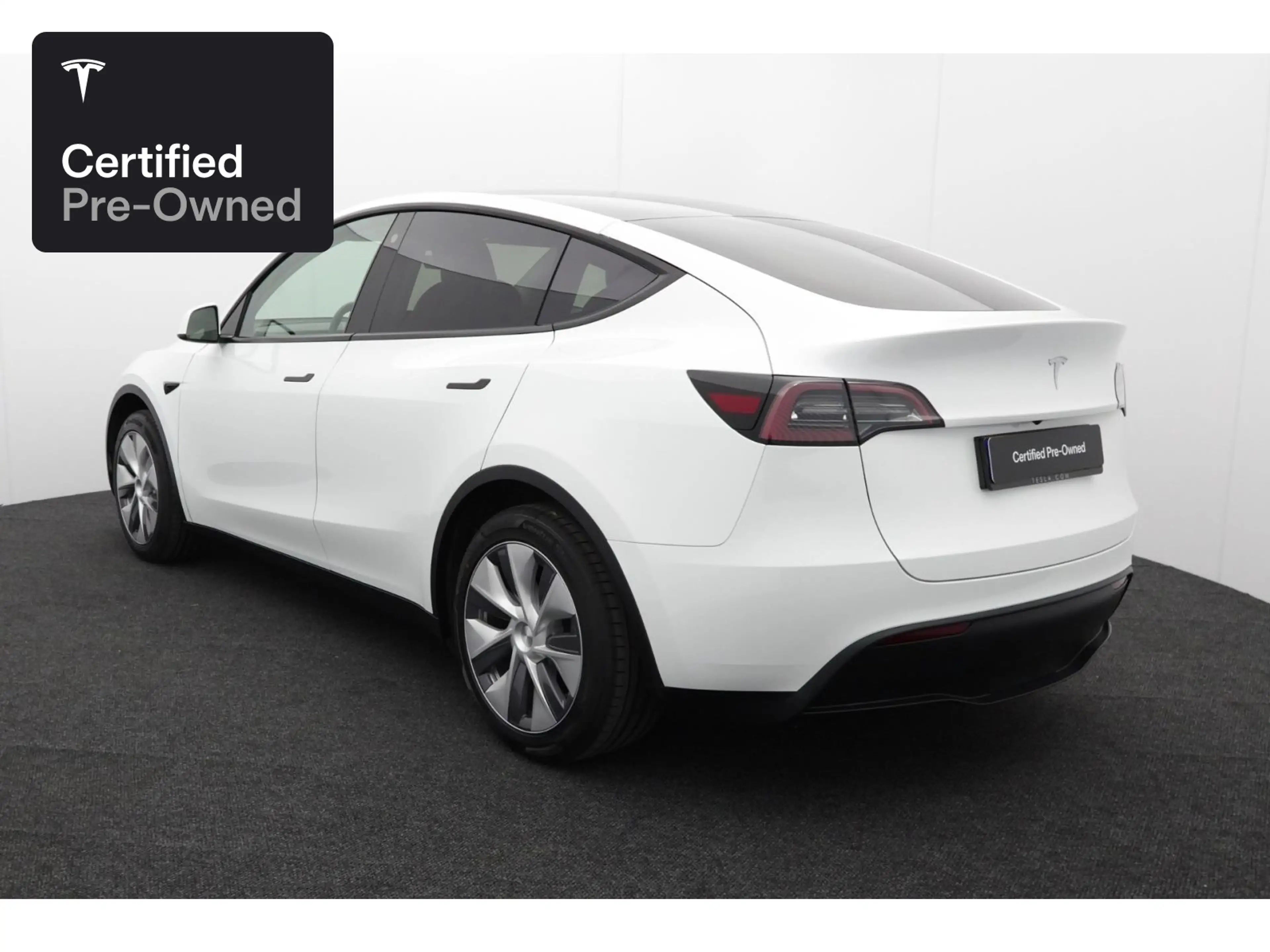 Tesla Model Y Rear-Wheel Drive "Certified Pre-Owned" — photo 6