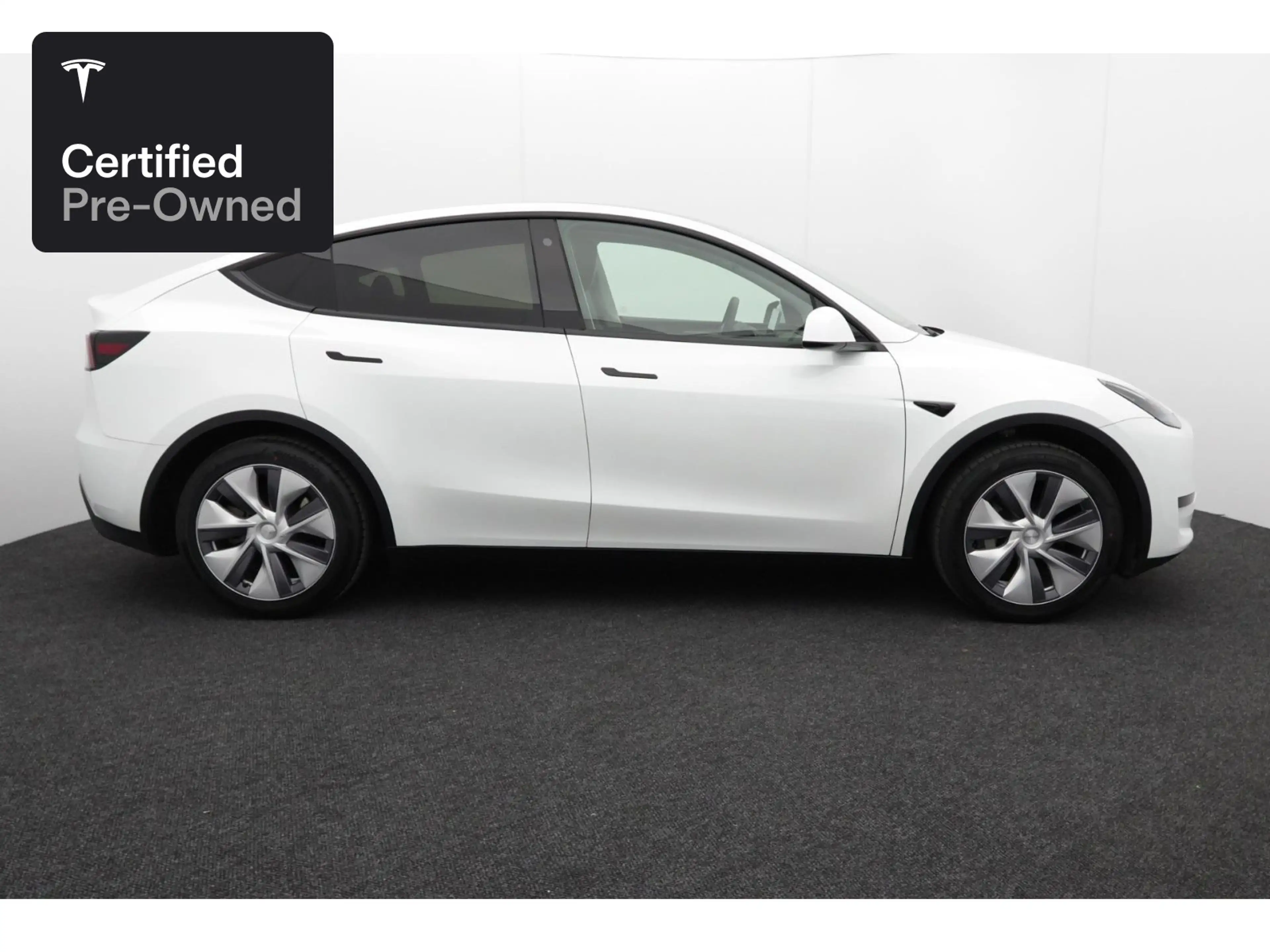 Tesla Model Y Rear-Wheel Drive "Certified Pre-Owned" — photo 9