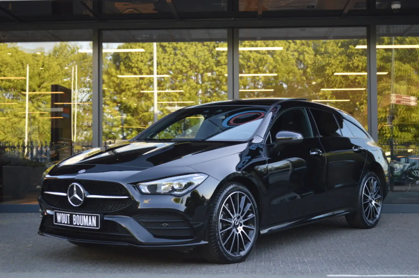 Mercedes-Benz CLA 250 Shooting Brake e AMG Led Panorama Memory Burmester Negro - 2