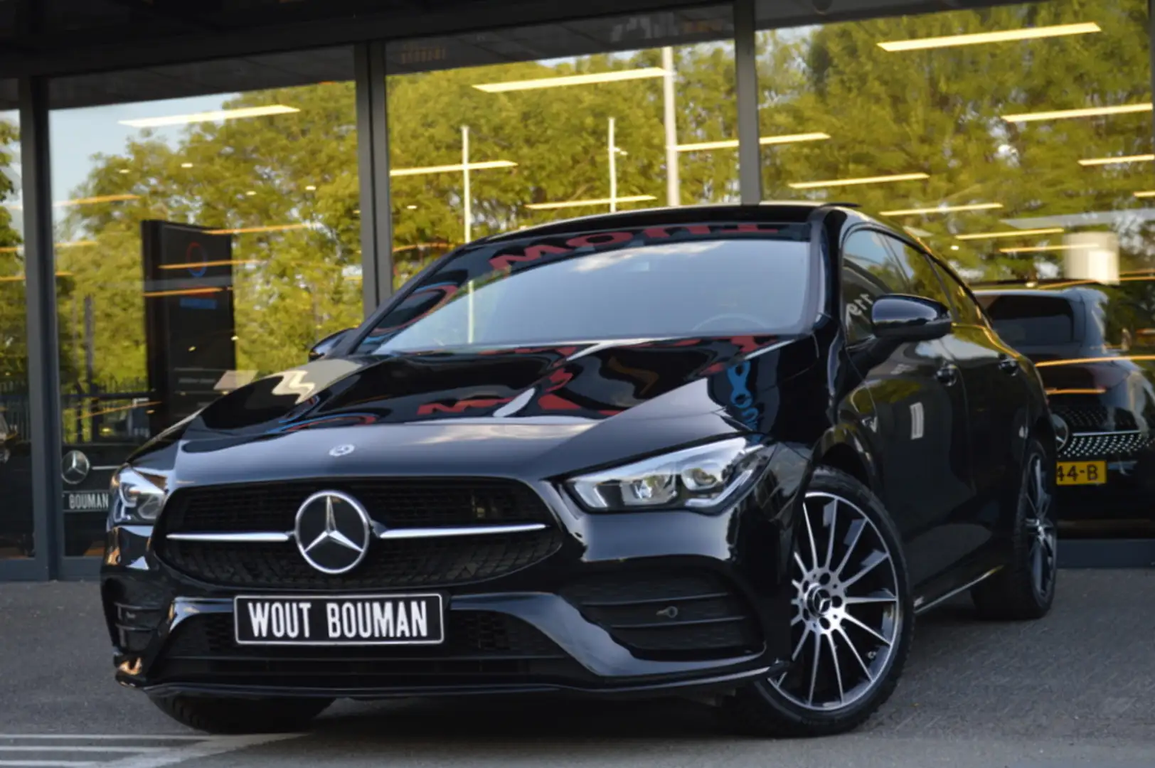 Mercedes-Benz CLA 250 Shooting Brake e AMG Led Panorama Memory Burmester Negro - 1