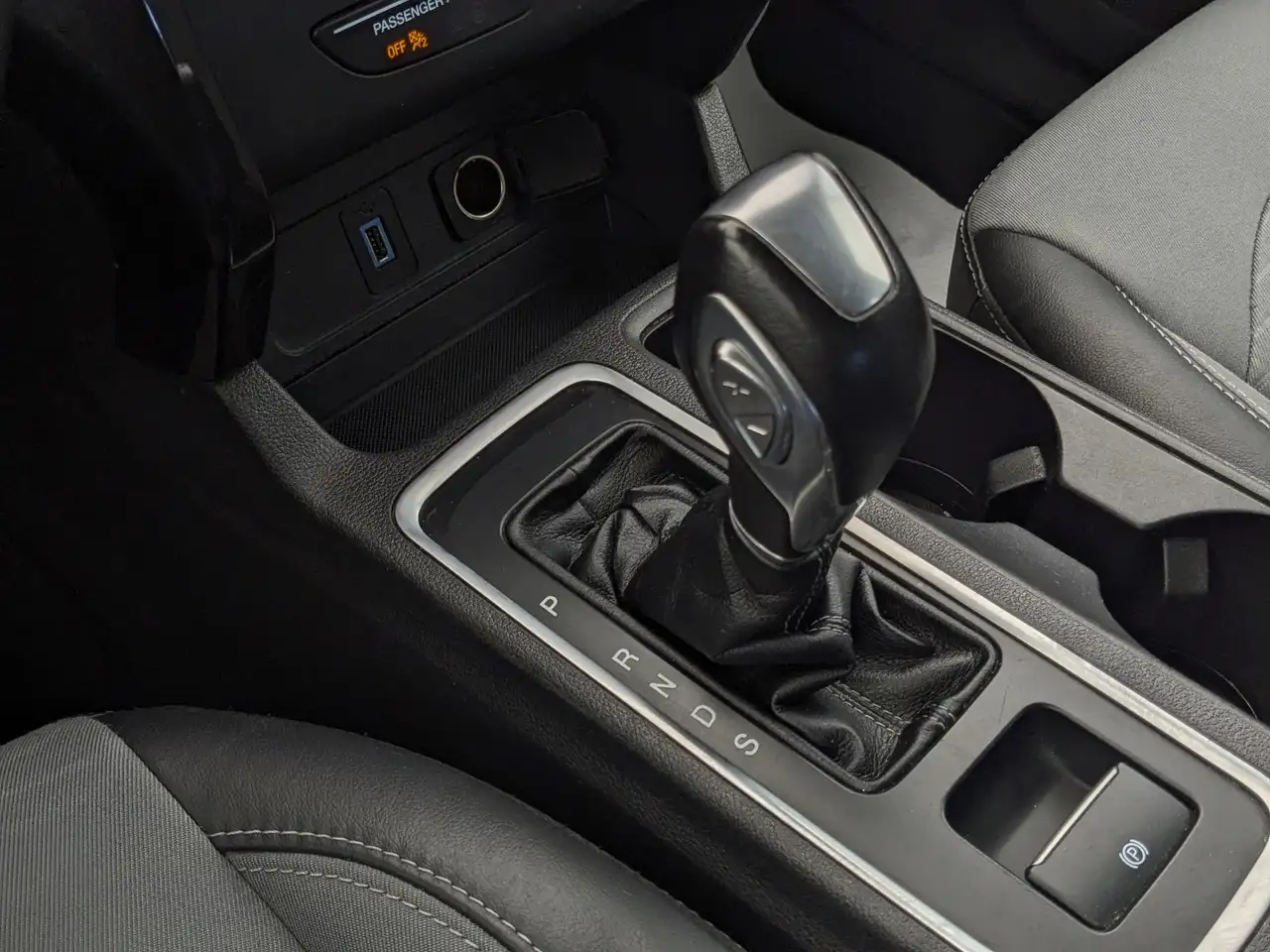 Ford Escape снимка Ford Escape