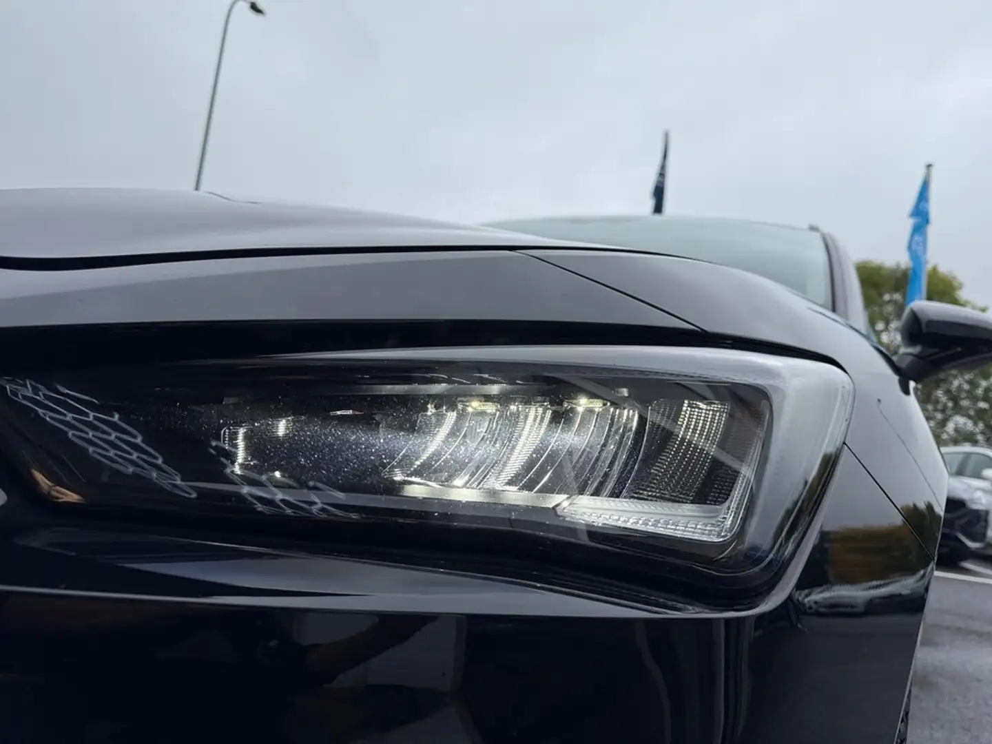 SEAT Leon ST 2,0 TDI DSG Schwarz - 2