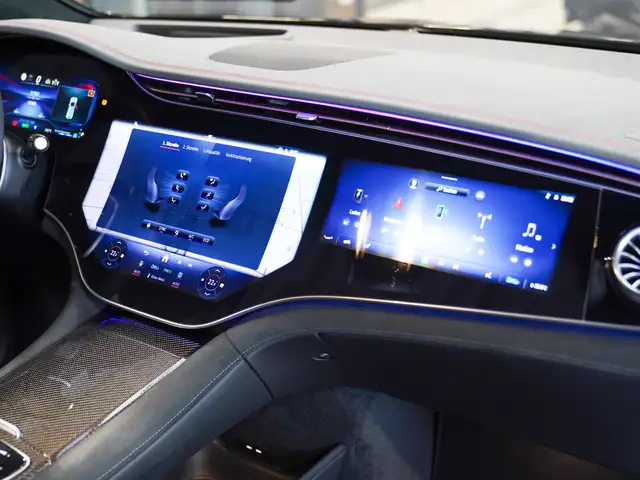Mercedes-Benz EQE view 11