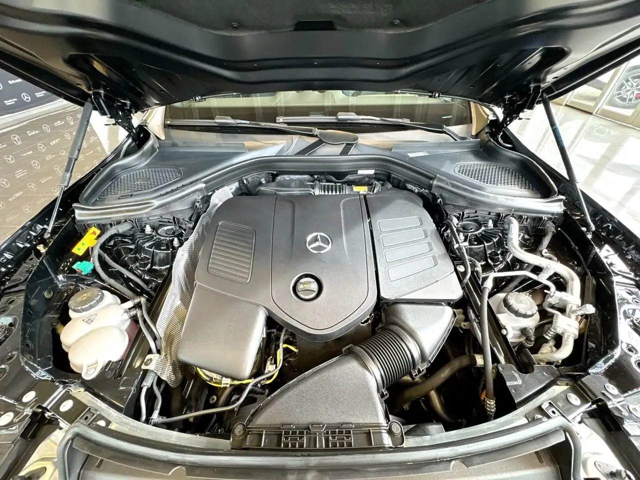 Mercedes-Benz GLC снимка Mercedes-Benz GLC