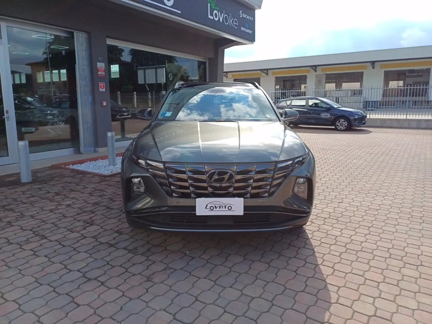 Hyundai TUCSON NEW 1.6HEV AT 230 EX + LO + DP Gris - 2