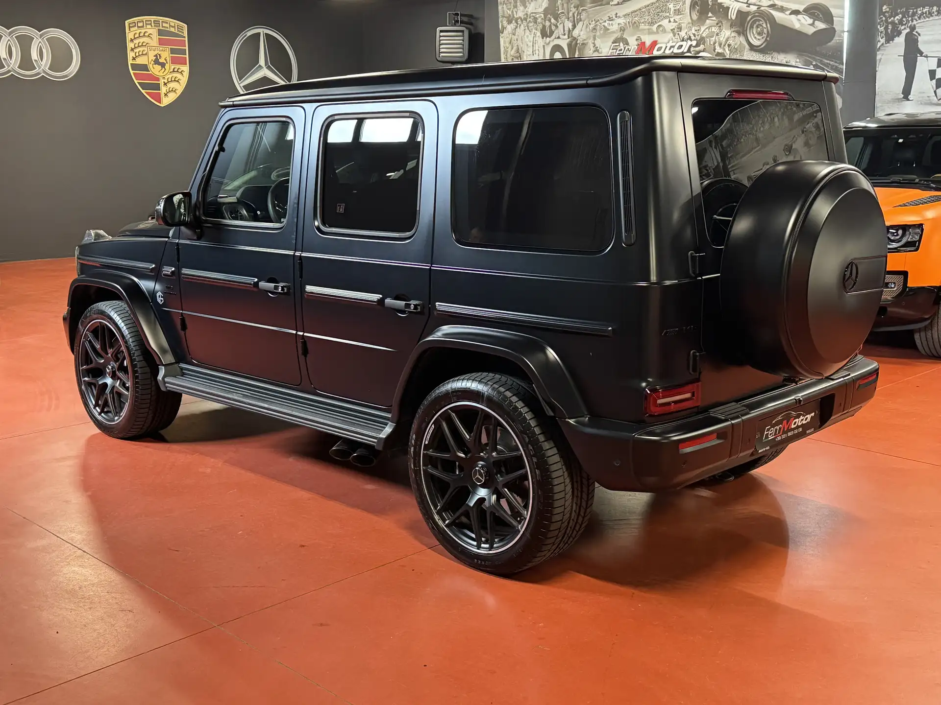 Mercedes-Benz G-Class 2024 블랙 사진 5