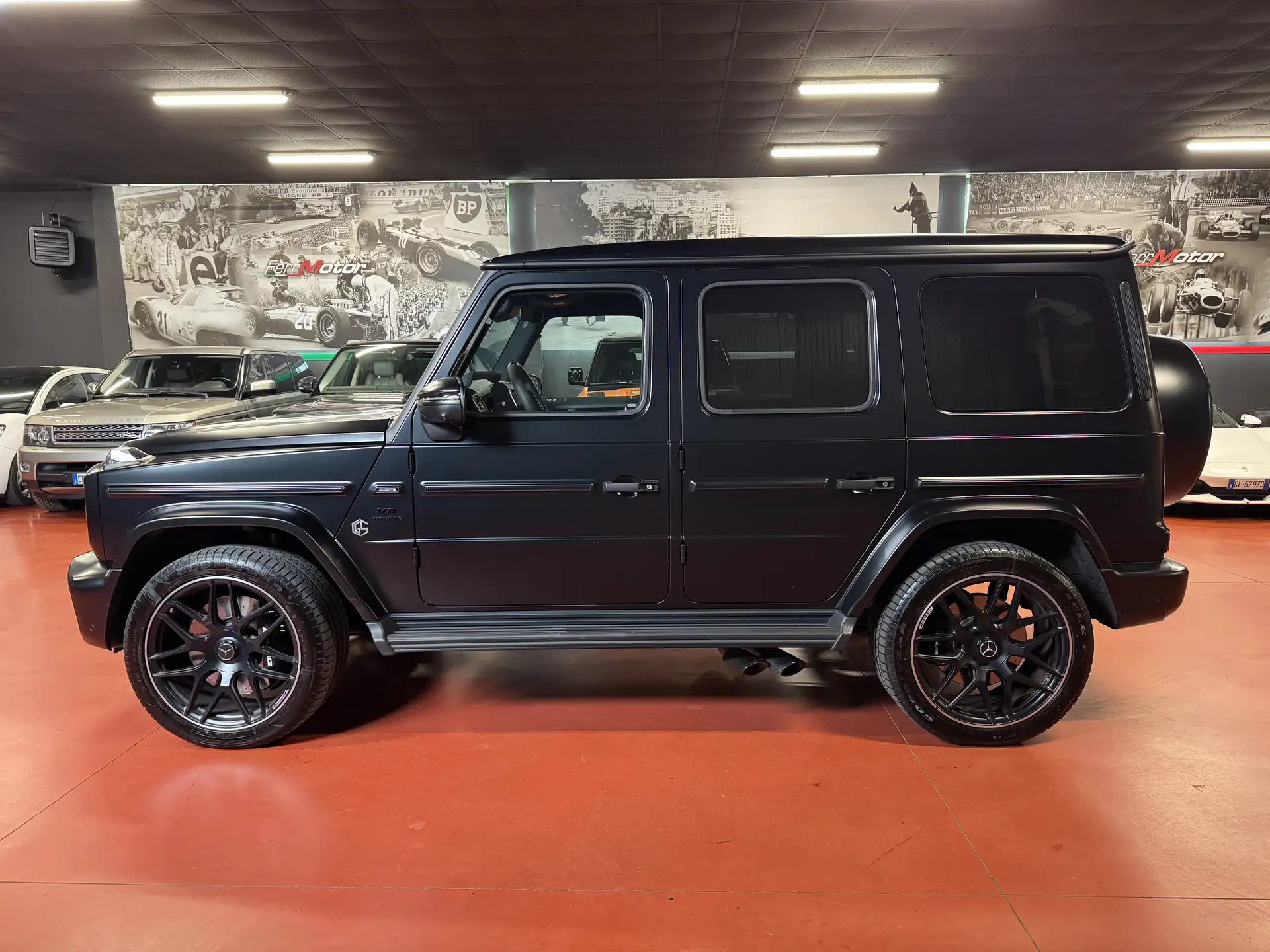 Mercedes-Benz G-Class 2024 블랙 사진 4
