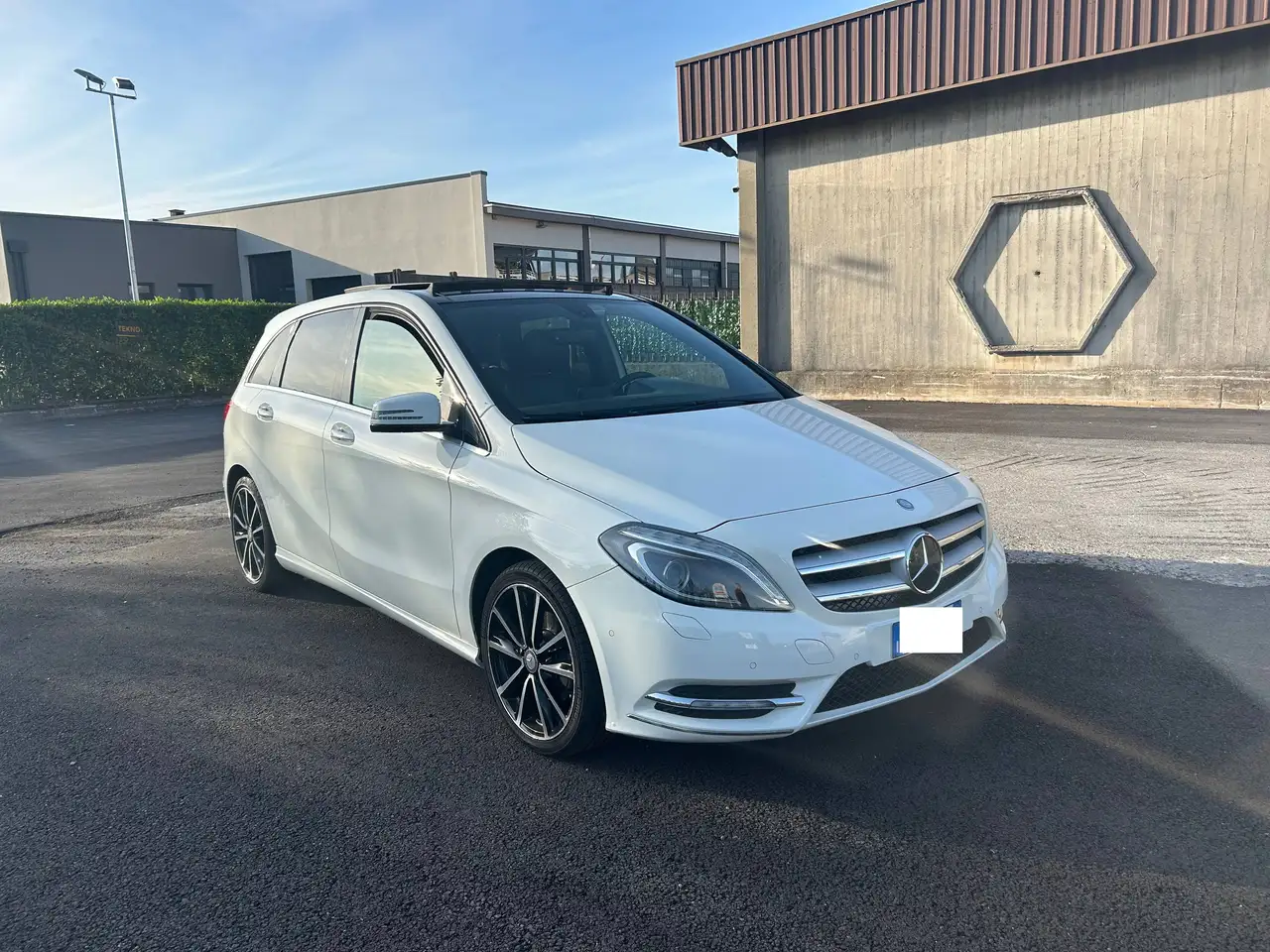 Mercedes-Benz B 180