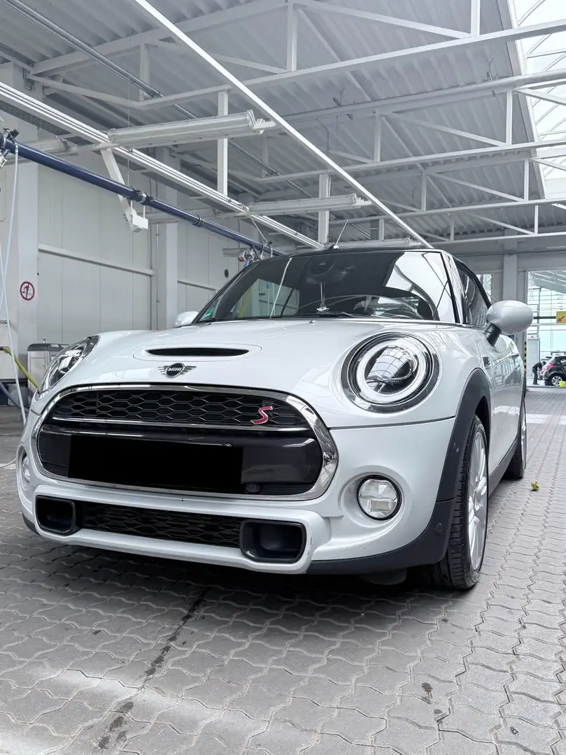 MINI Cooper S Cabrio Ausstattungspaket Chili Stříbrná - 1
