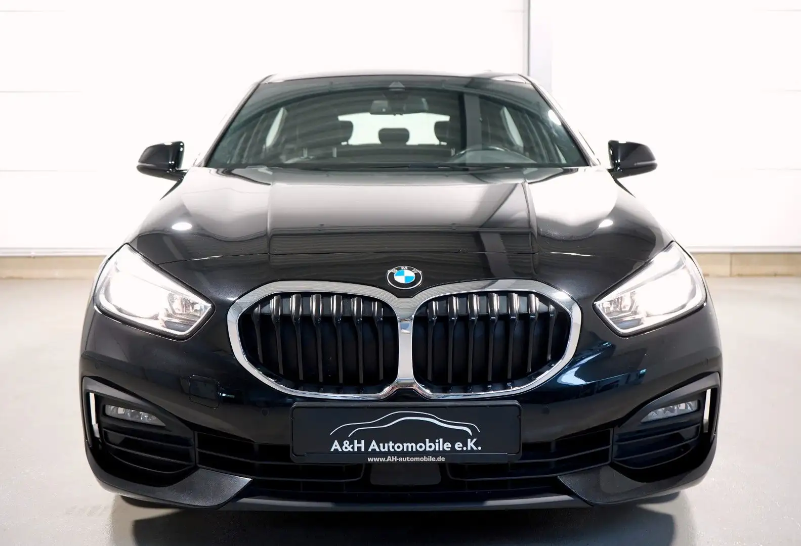 BMW 118 d Aut. Advantage *ALARM*HIFI*KAMERA*SHZ* Zwart - 2