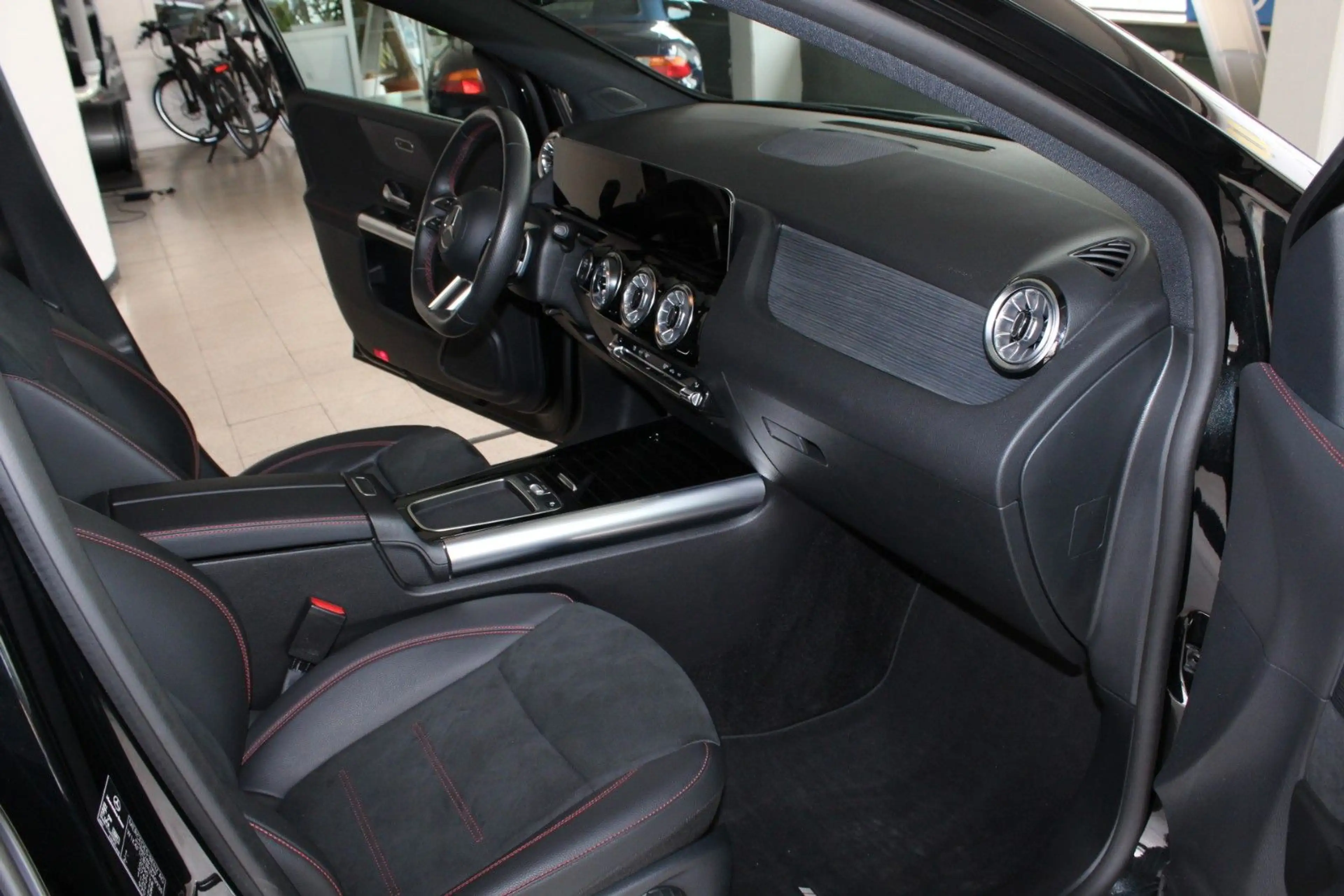 Mercedes-Benz B 200 AMG Line LED Navi Rückfahrkamera — photo 15