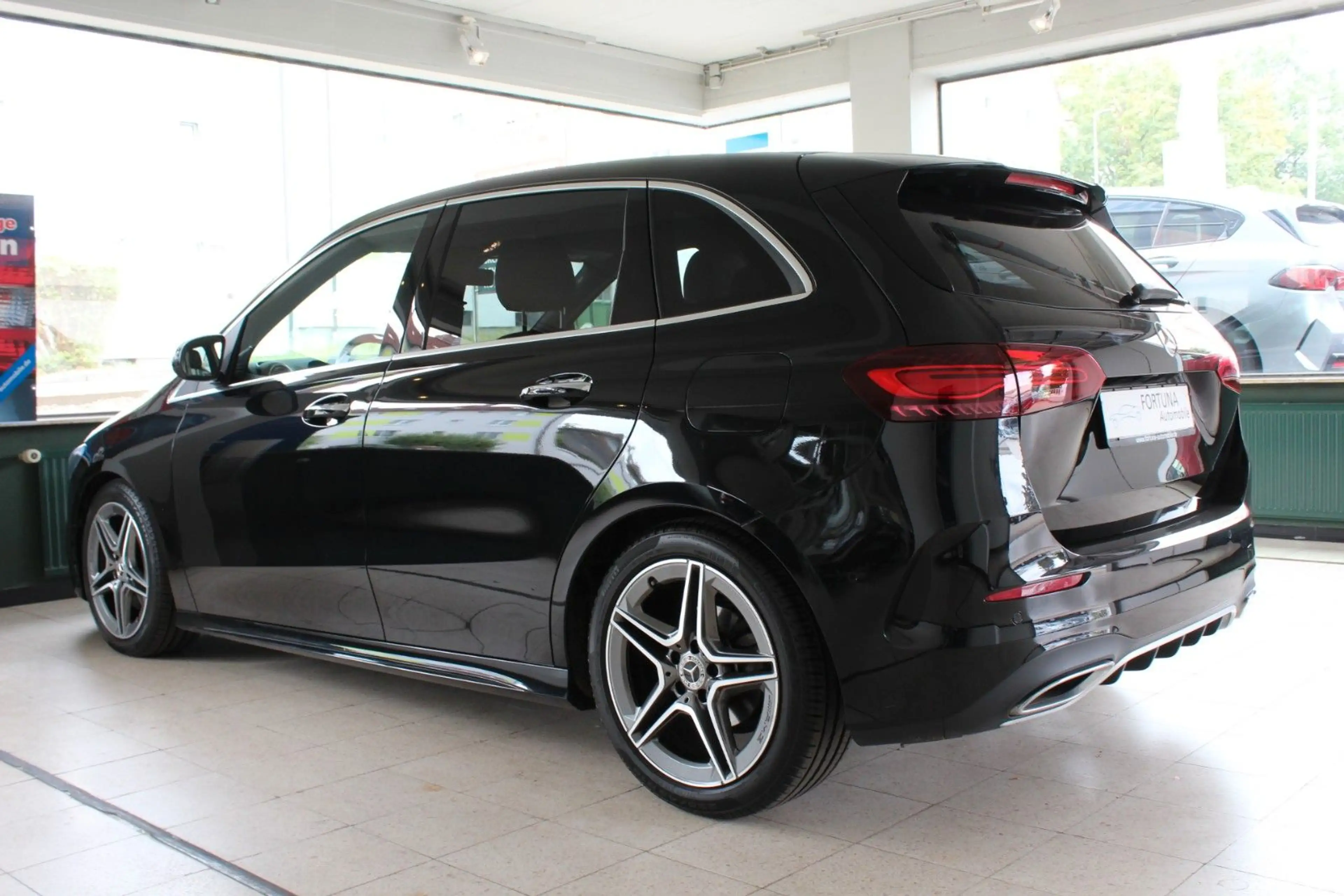 Mercedes-Benz B 200 AMG Line LED Navi Rückfahrkamera — photo 5