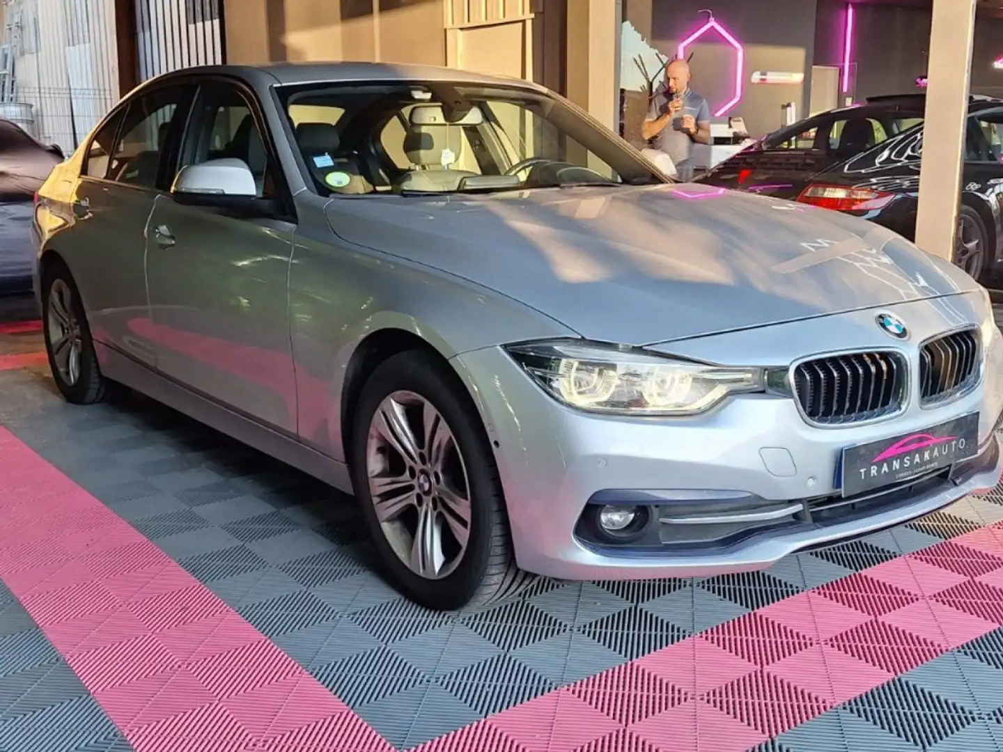 BMW 318 SERIE F30 LCI2 318d 150 ch BVA8 Business Design ~ Caméra de Recul ~ Radar 360° ~ Sièges cuir ~ Feux LED ~ Grigio - 2