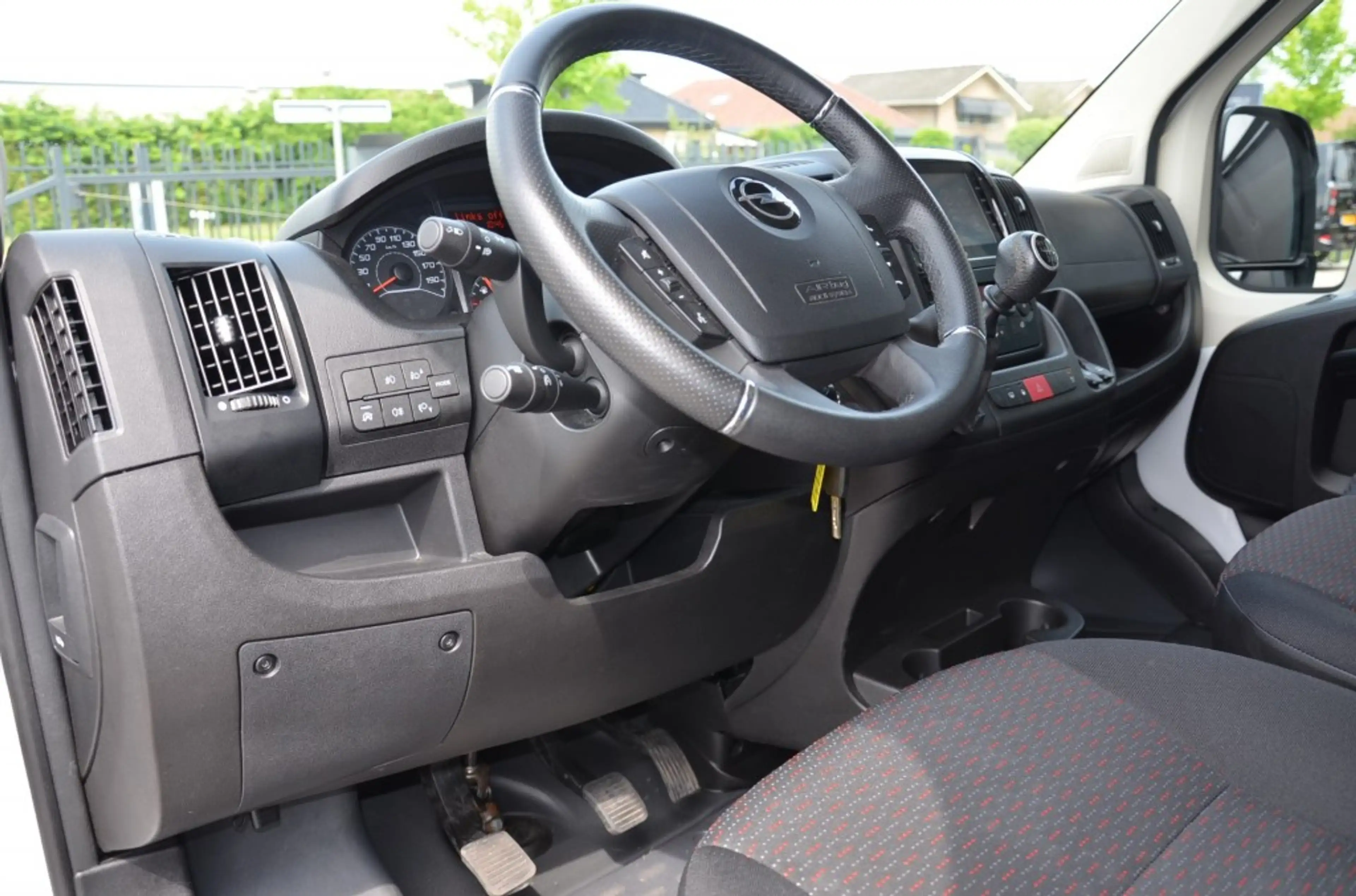 Opel Movano 2.2D 140 L3H2 — photo 9
