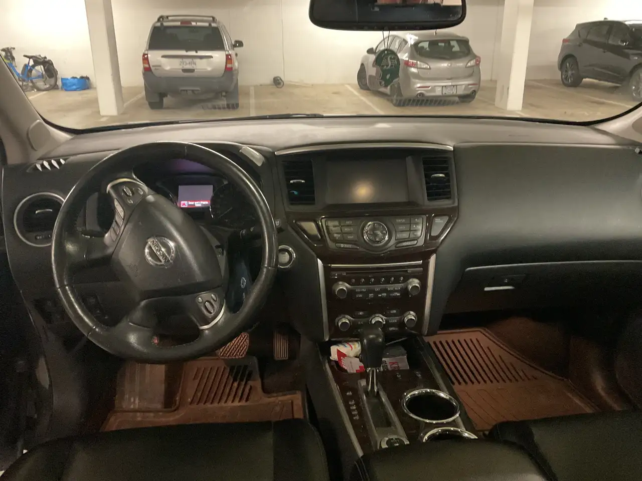 Nissan Pathfinder снимка Nissan Pathfinder