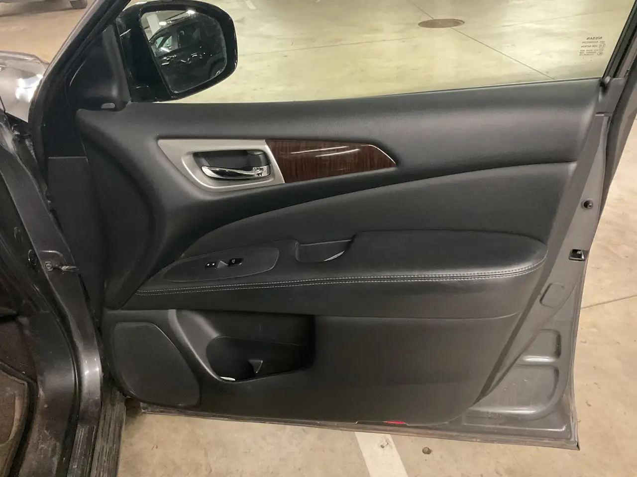 Nissan Pathfinder снимка Nissan Pathfinder