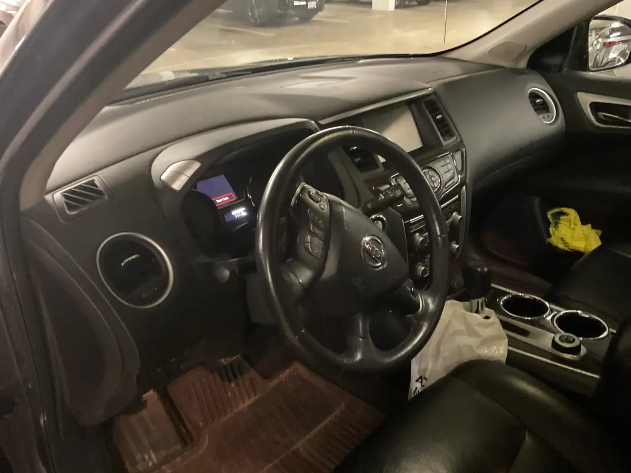 Nissan Pathfinder снимка Nissan Pathfinder