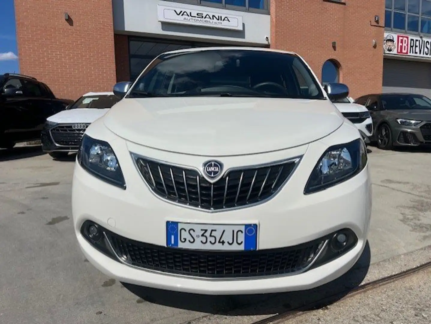 Lancia Ypsilon 1.0 FireFly 5 porte S&S Hybrid Alberta Ferretti Blanc - 2