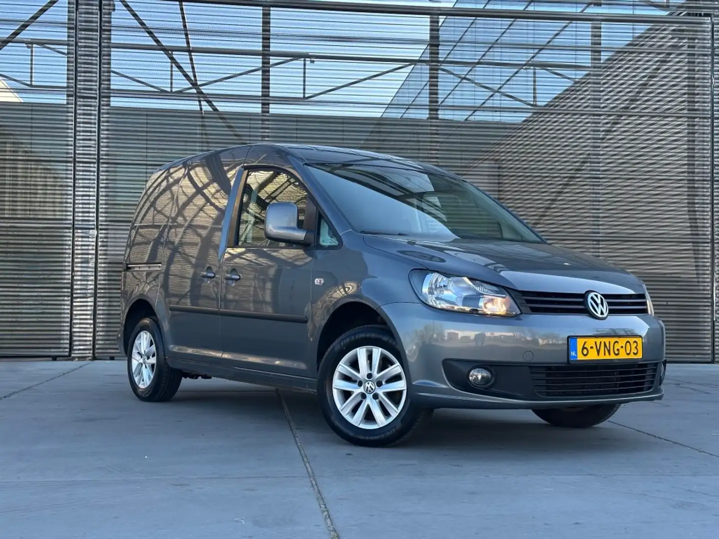 Volkswagen Caddy 1.6 TDI AIRCO/NAVI/LM VELGEN/AUTOMAAT !! Grau - 2