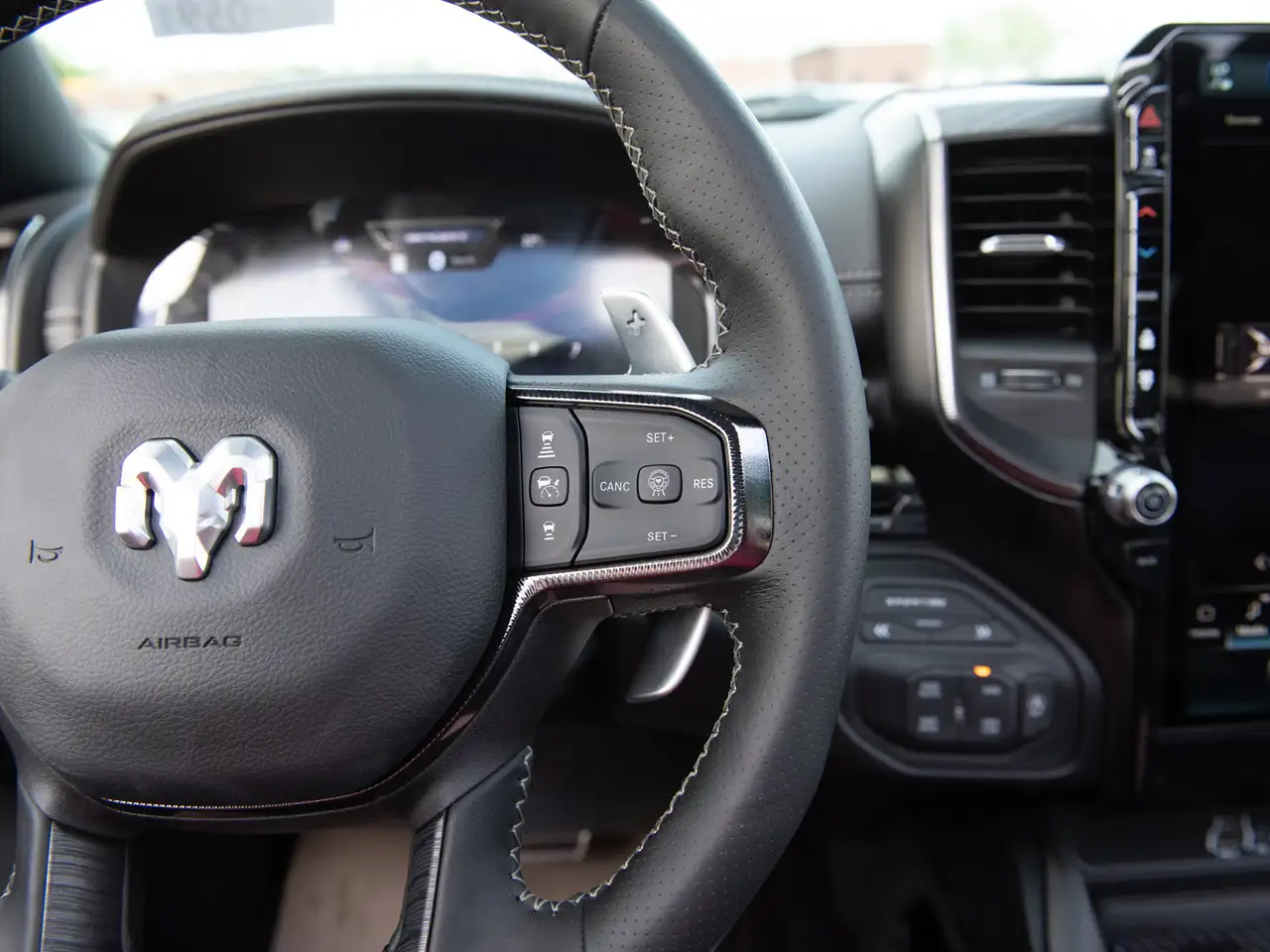 RAM 1500 снимка RAM 1500