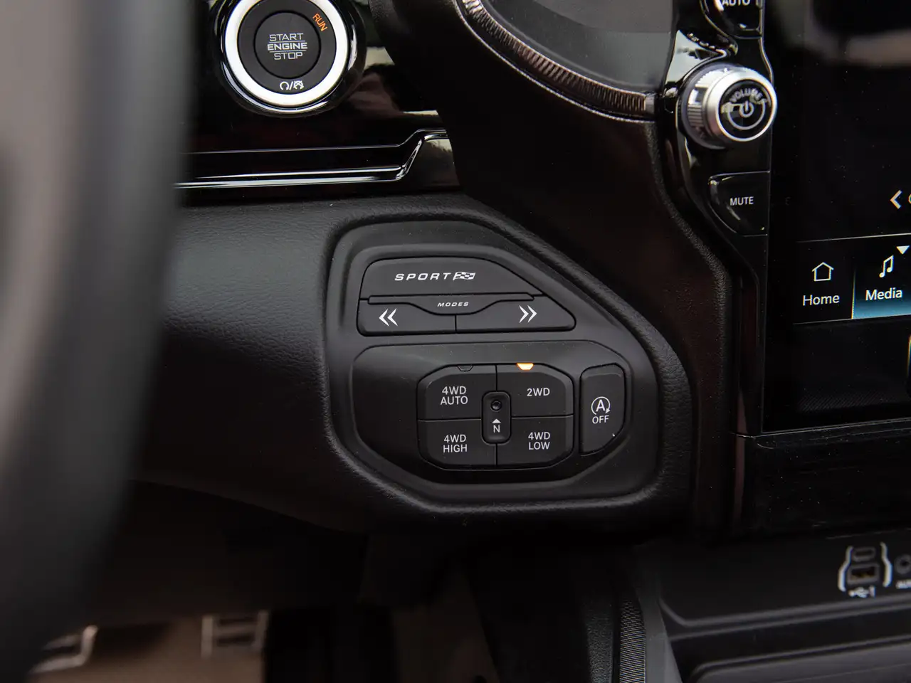 RAM 1500 снимка RAM 1500