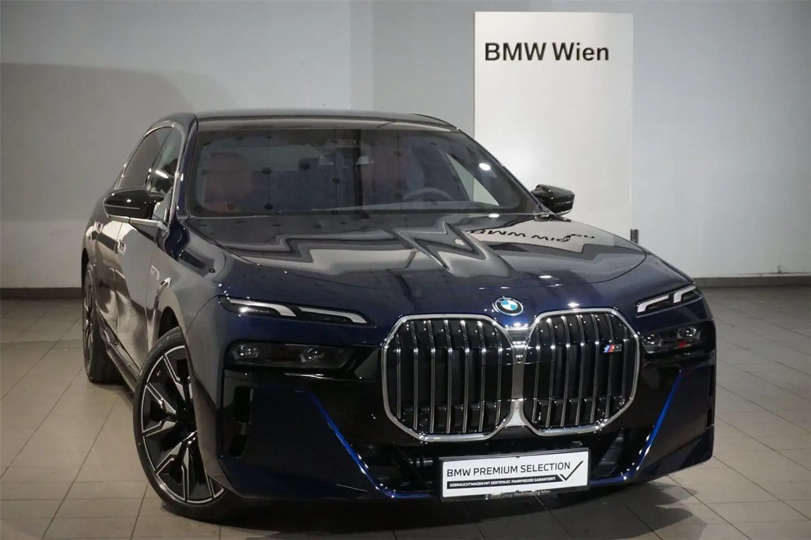 BMW i7 M70 xDrive Blauw - 1